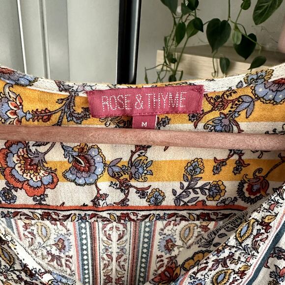 Chic Bohemian Floral Blouse - Picture 3 of 6